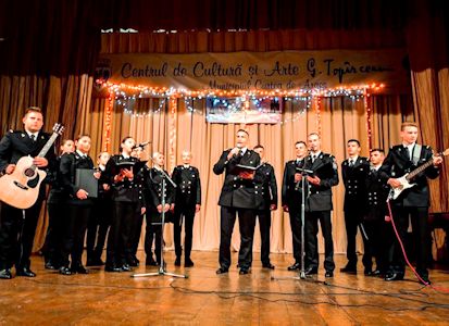 Premiu de excelență pentru marinarii militari la Festivalul de Datini şi Obiceiuri de Crăciun de la Curtea de Argeș