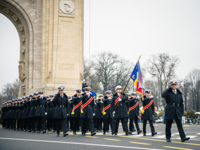 Elevii Școlii Militare de Maiștri Militari a Forțelor Navale, în pas de onoare la Parada Națională de 1 Decembrie